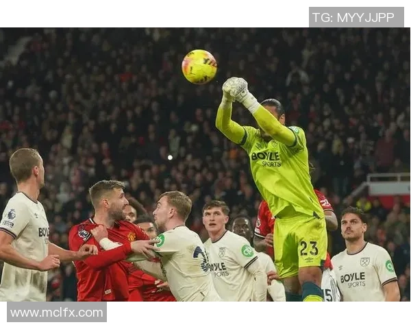 英超激战曼联大胜里昂神奇扑救点燃全场激情瞬间解析