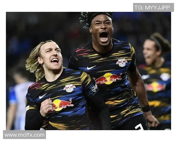 友谊赛激战：里昂大胜莱比锡红牌争议引发全场热议